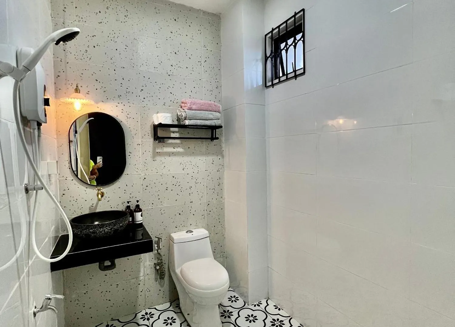 Pure Essence Retreat Homestay - Taman Pelangi , Pelangi , Jalan Hijau Muda , Johor Bahru Town